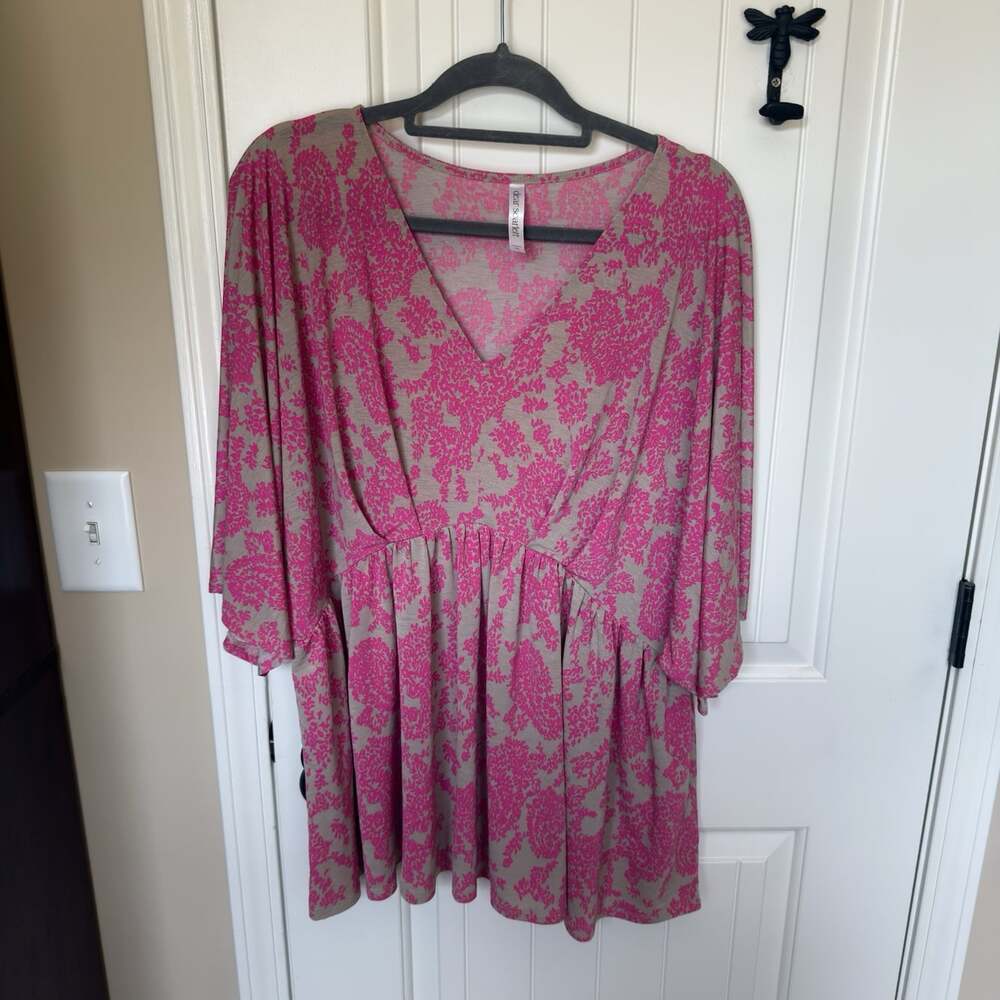 Dear Scarlett Women’s Dreamer Pink Floral Top XL 3/4 Sleeve V Neck Wrinkle Free